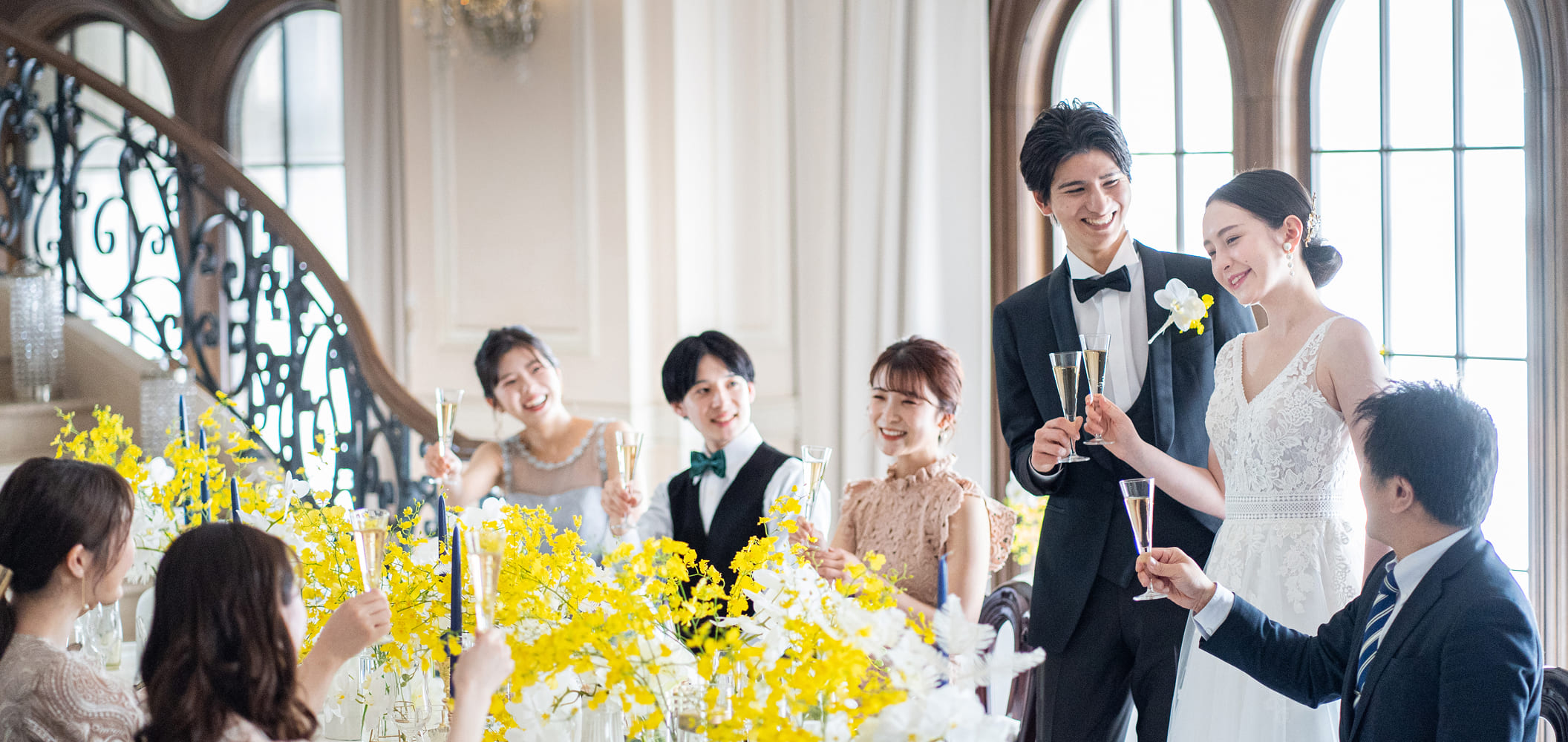光あふれる空間で、ご家族との会食の様子